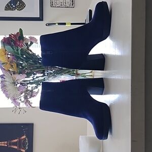 Size 7 "Naturalizer" Heeled Boots